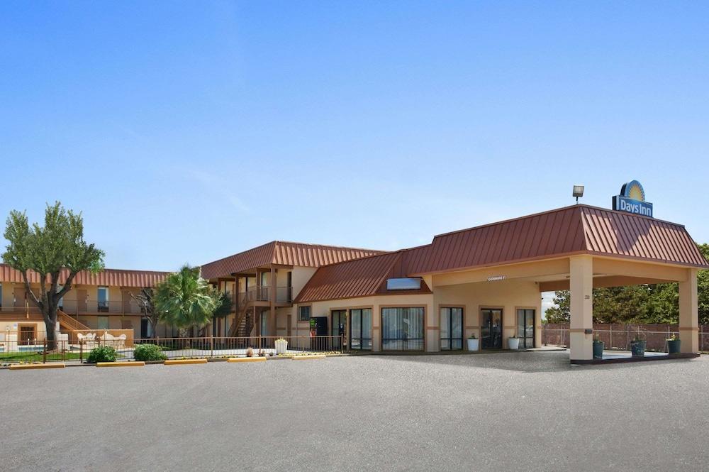 Days Inn By Wyndham Burleson Ft. Worth Exterior photo